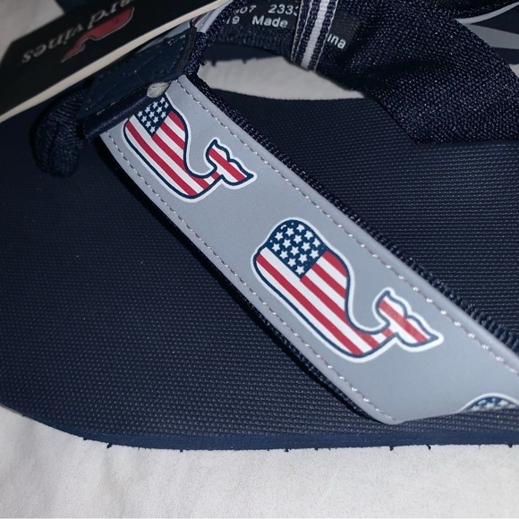 NEW VINEYARD VINES whale flip flops sandals boys size 5 - Picture 4 of 8